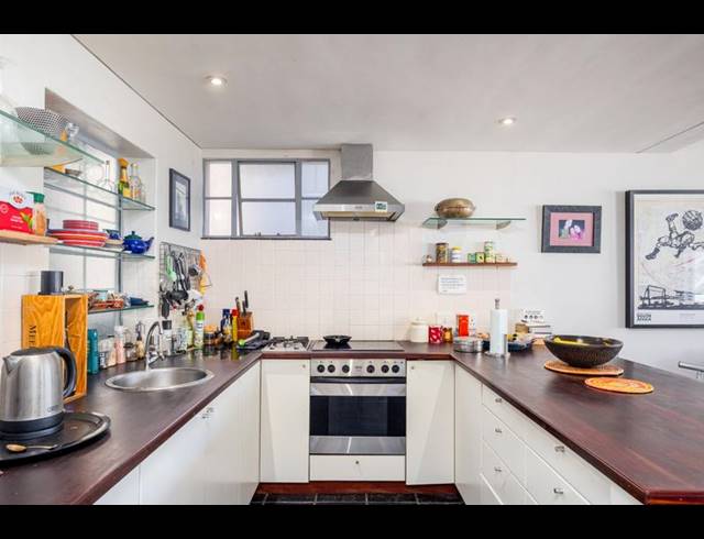 2 BEDROOM APARTMENT FOR SALE IN CAPE TOWN CITY CENTRE